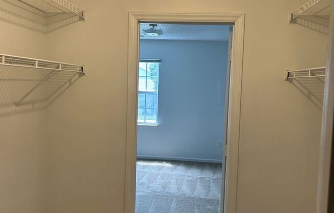 1 bed, 1 bath, 600 sqft, $925, Unit 200 5E