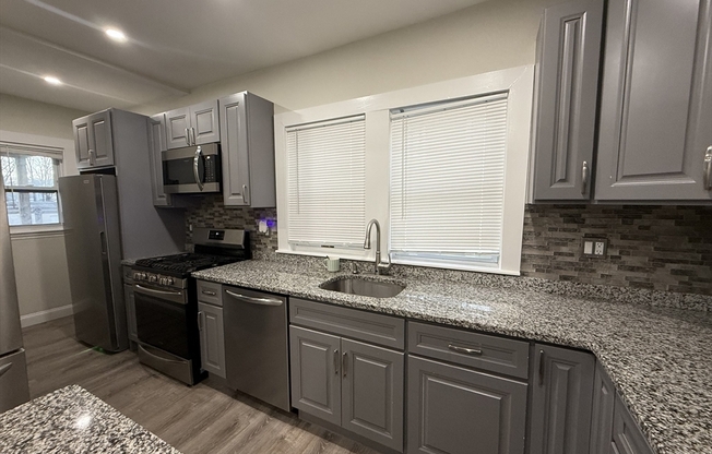 3 beds, 1 bath, 1,322 sqft, $3,400, Unit 3