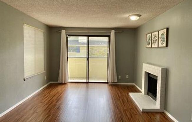 Beautiful 2 Bedroom 2 Bathroom Home in Everett!