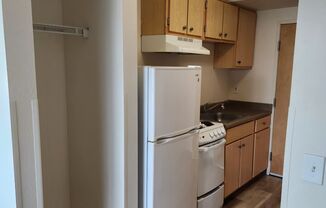 Studio, 1 bath, 295 sqft, $904, Unit 707