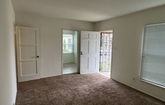 4714-4718 1/2 Lakewood