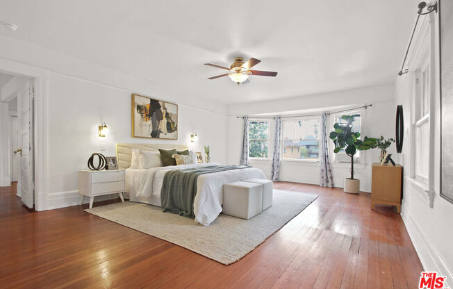 1616 W 25 ST