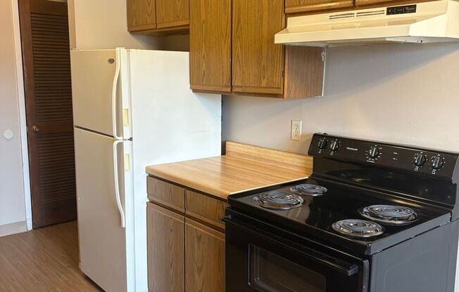 2 beds, 1 bath, 850 sqft, $1,150, Unit #14