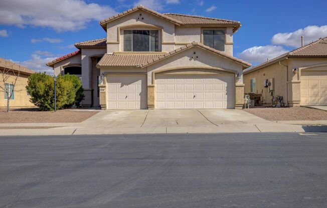 Continental Ranch 5 Bedroom 3 Bathroom w/Sparkling Pool $500 off first months rent!