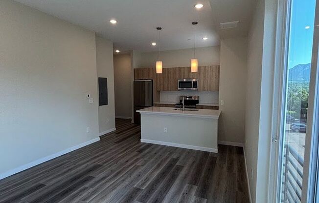 2 beds, 2 baths, 720 sqft, $1,999, Unit 820 #301