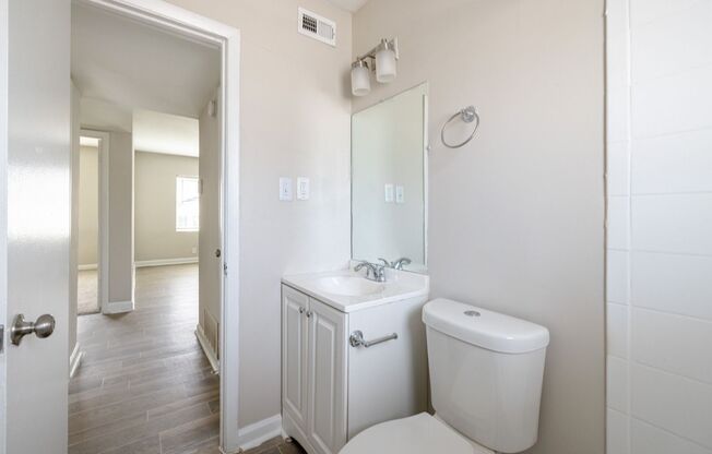 2 beds, 1 bath, 850 sqft, $1,250, Unit 00-A3