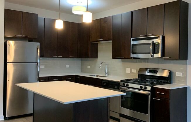 1 bed, 1 bath, 869 sqft, $2,440, Unit 218