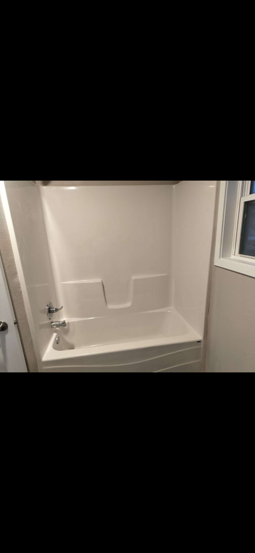 2 beds, 1 bath, 700 sqft, $1,200, Unit 215