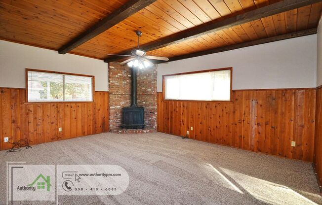 155 Mary Lane - Two Spacious Living Rooms with Wood Burning Stoves, Red Bluff Property