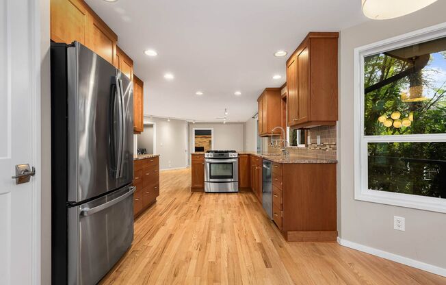 4 beds, 3.5 baths, $5,695