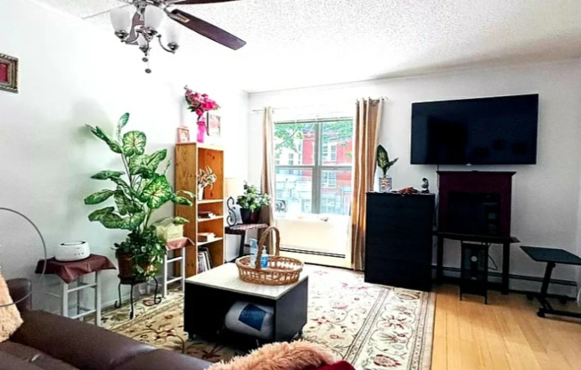 151 W 117 ST