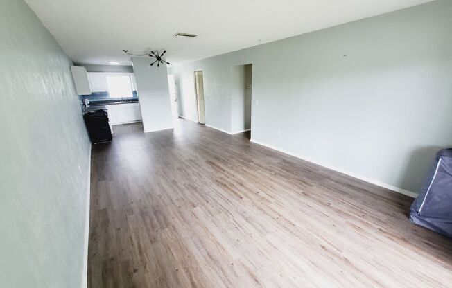 2 beds, 1 bath, $1,200, Unit 125 S Orchard St Unit 207