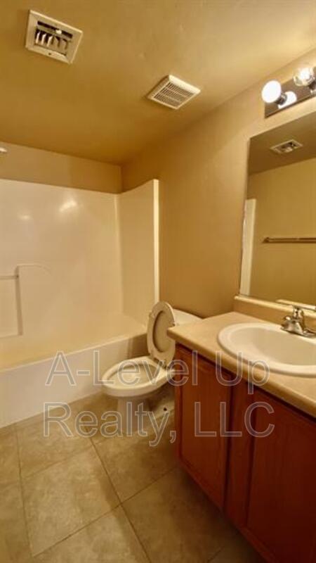 208 E YAVAPAI RD