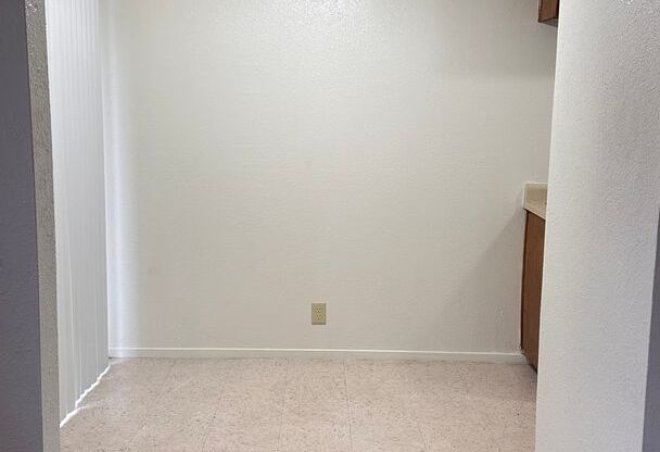 Studio, 1 bath, 450 sqft, $1,110, Unit 182