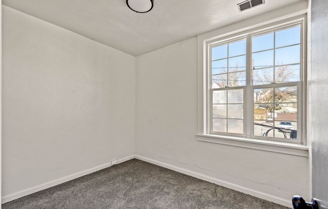 2 beds, 1 bath, 800 sqft, $949, Unit 111 W Lincoln Ave #21