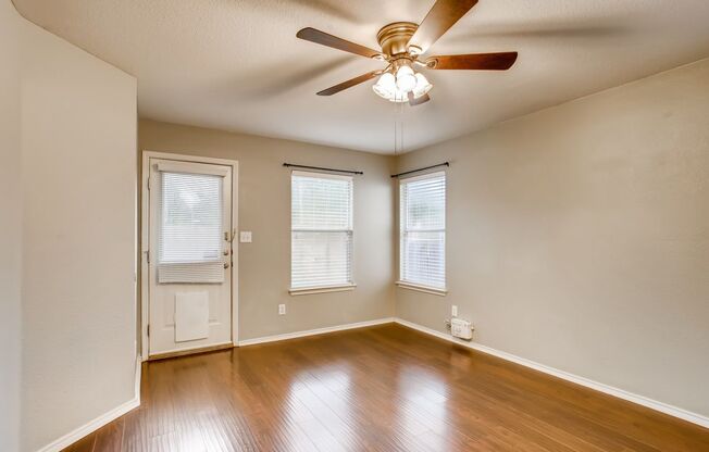 Adorable 3 bedroom off Shaenfield and 1604