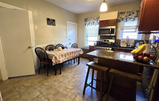 3 beds, 2 baths, 1,250 sqft, $2,990, Unit 2