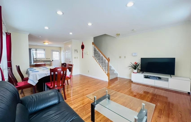 38 RAYMOND ST