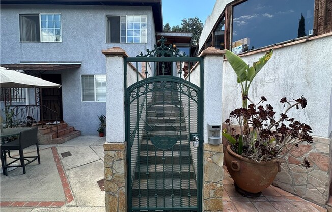 2260 CAZADOR DR
