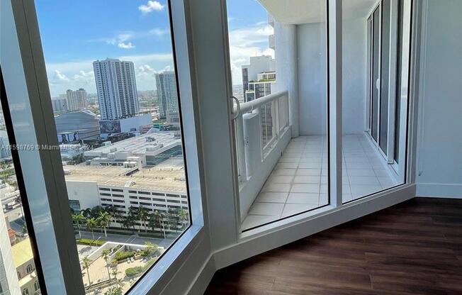 1717 N Bayshore Dr