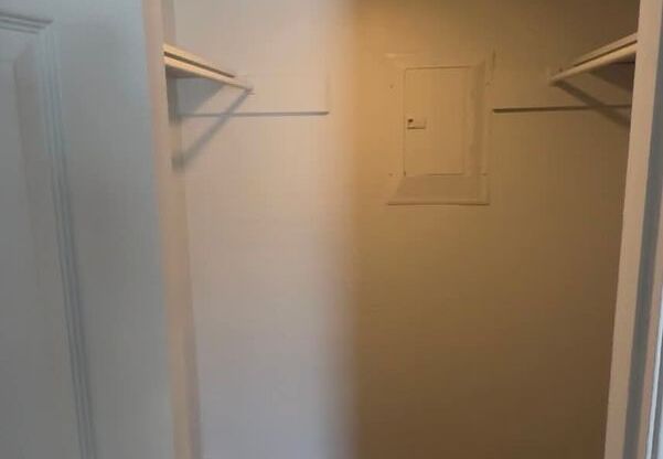 2 beds, 1 bath, 873 sqft, $1,120, Unit 08-0816