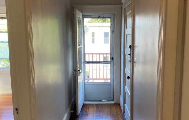 27 MONTFERN AVE