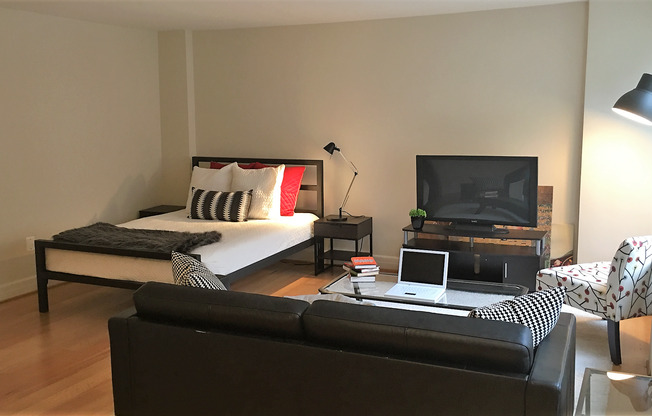 Studio, 1 bath, 470 sqft, $2,000