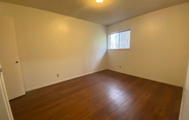 2 beds, 1 bath, $1,399