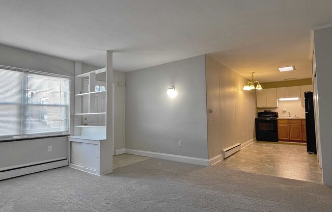 1 bed, 1 bath, $1,075, Unit APT G