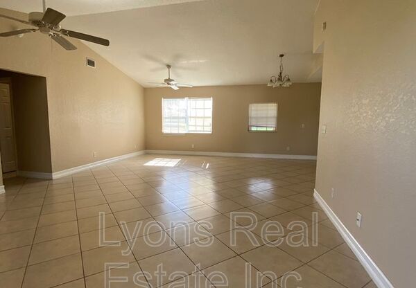 1039 NE 13th AVE