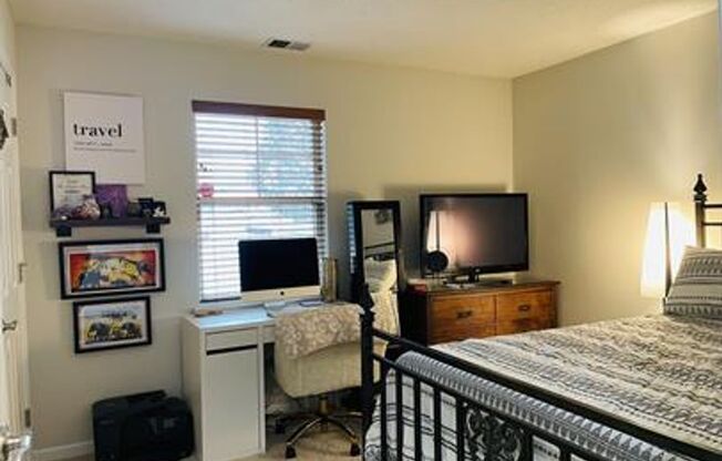 Charming 2BR/2BA Condo in Dilworth/South End with a Pool!