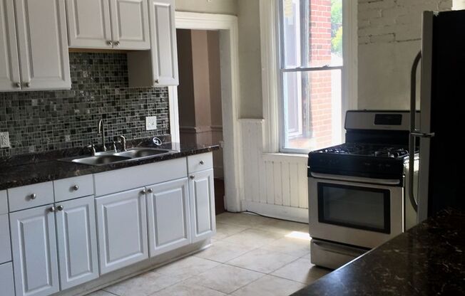 *** Southside Flats Apartment * Spacious * Renovated * Pet Friendly * Walk to E. Carson St. * Available Now ***