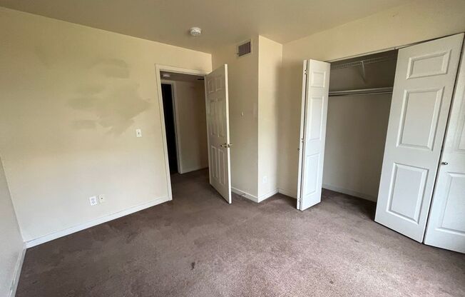 2 beds, 2 baths, $1,650, Unit # #R 33