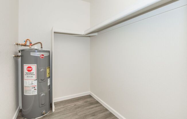 1 bed, 1 bath, 472 sqft, $940, Unit 206