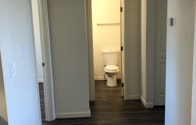 2 beds, 1 bath, 950 sqft, $1,200, Unit 221