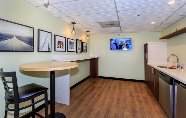 2 beds, 1 bath, 950 sqft, $2,195, Unit 107