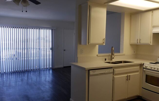 Studio, 1 bath, 450 sqft, $1,495, Unit 18