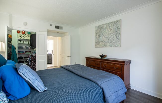 1 bed, 1 bath, $2,450, Unit (#1017)