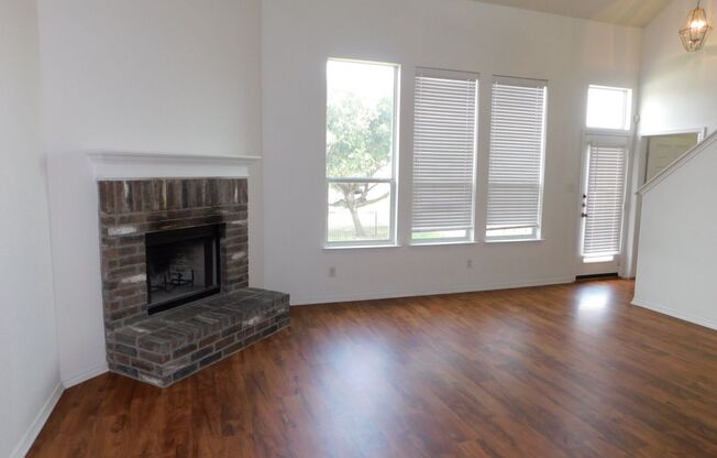 Large 4 bed house with master downstairs and 2 car garage on a cul- de-sac. Golf course community right off 35.