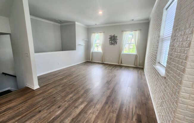 Well maintained end unit townhome in Grand Terrace at Grand Oaks - West Ashley