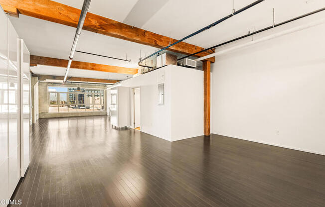 1 bed, 1 bath, 1,420 sqft, $4,300, Unit 532