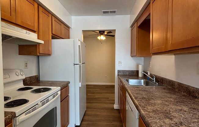 Beautiful 3 bedroom 1.5 Bath Fully Remodeled Town House