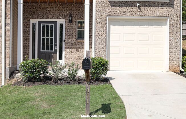 Lovely Austell townhome minutes from I-20!