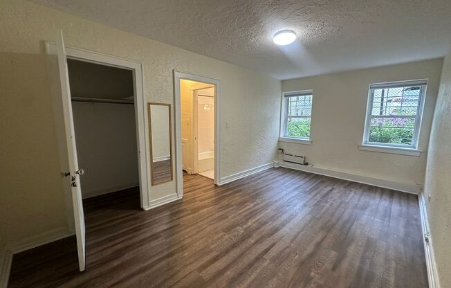 1 bed, 1 bath, 708 sqft, $1,330, Unit King Edward Annex 18