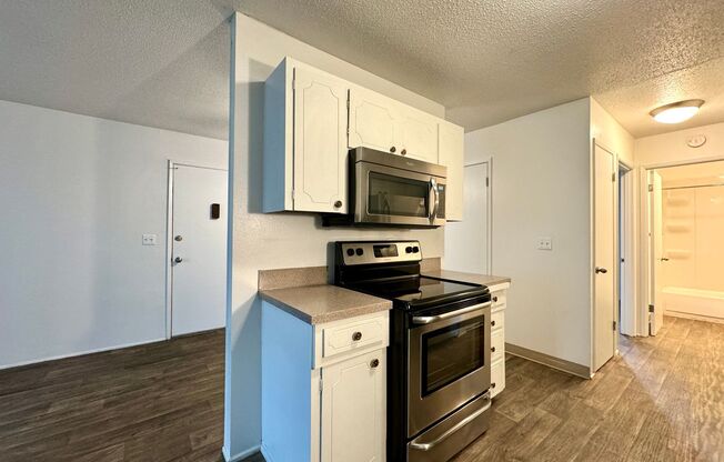 1 bed, 1 bath, 650 sqft, $1,299, Unit 28