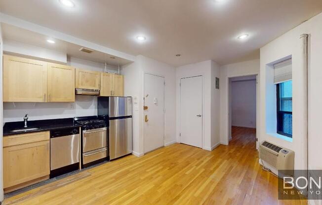 2 beds, 1 bath, $3,600, Unit 5RW