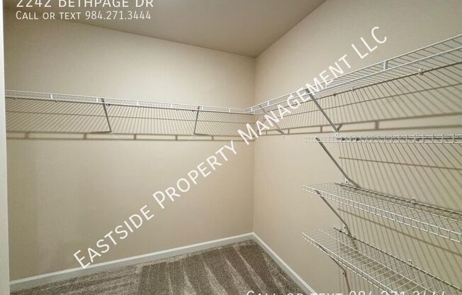 2242 BETHPAGE DR