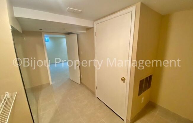 1 bed, 1 bath, 952 sqft, $1,200, Unit B