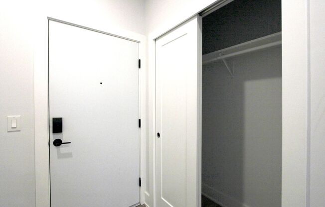 2 beds, 2 baths, 940 sqft, $1,735, Unit 302