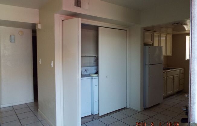 2 beds, 1 bath, 780 sqft, $875, Unit 2